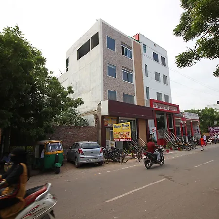 Oyo 8743 Hotel Ravi Palace